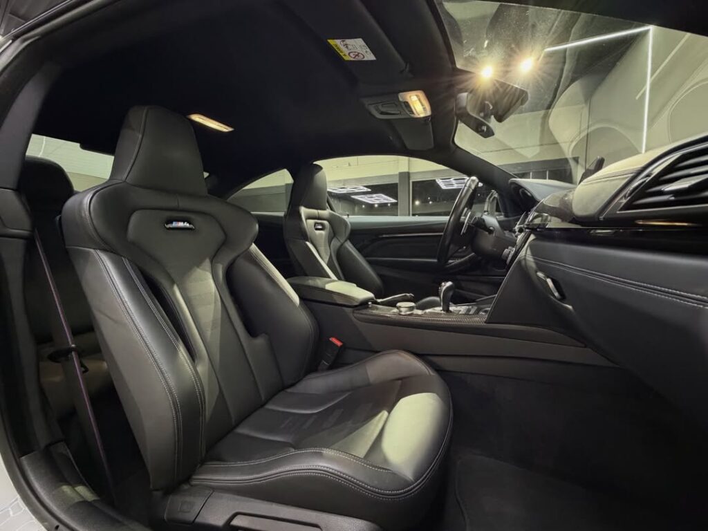 vehiculo interior